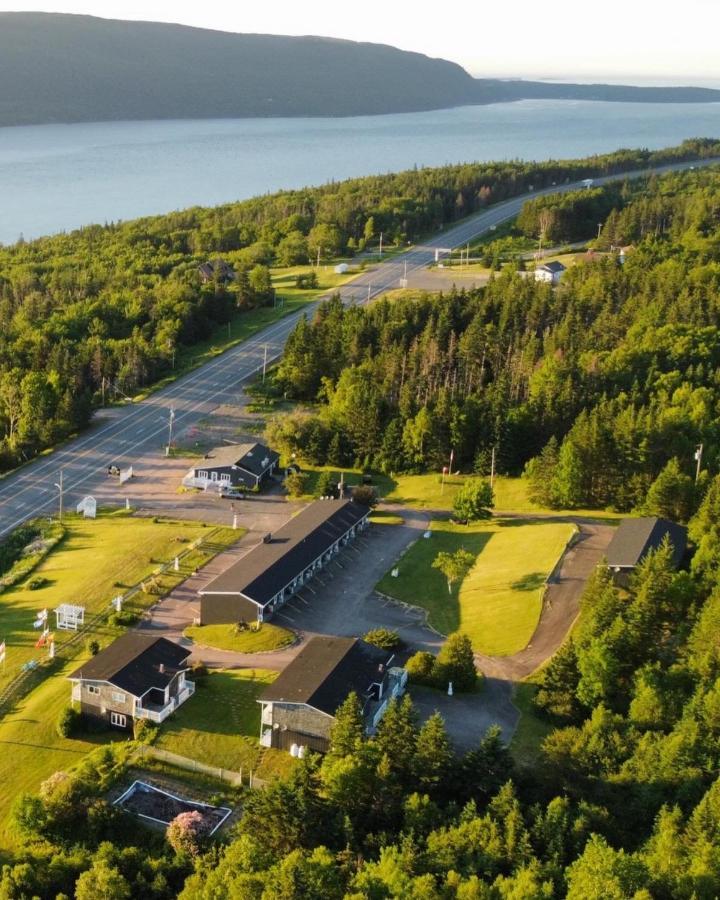 Travels Inn Victoria County Boularderie East Exterior foto